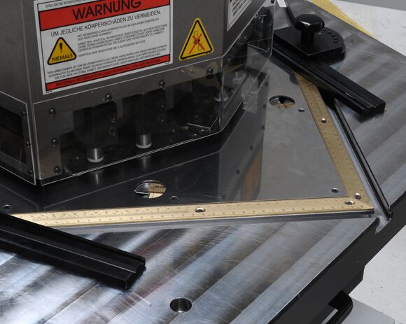 EKN-6 - Hydraulic Corner Notcher