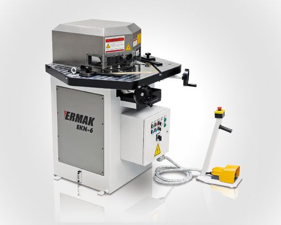 EKN-6 - Hydraulic Corner Notcher