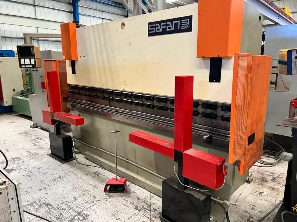A Safan 80 ton pressbreak.