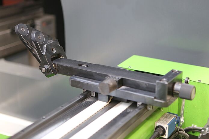 A Green press FX Servo